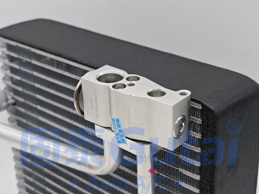 Brand-New Gutai A/C Evaporator with Valve for Dongfeng Tianlong Behr-Type 5.8